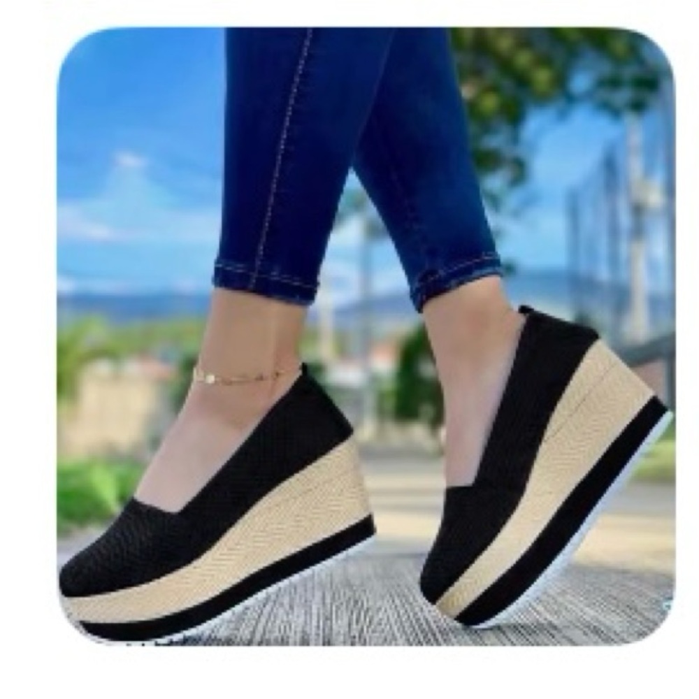 Stylish Black Wedge Shoes
